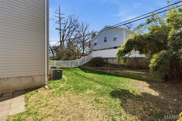 887 Dickson Street, St Louis, MO 63122