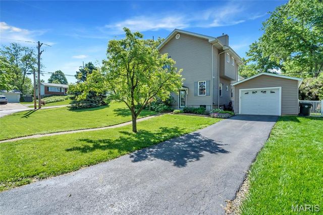 887 Dickson Street, St Louis, MO 63122