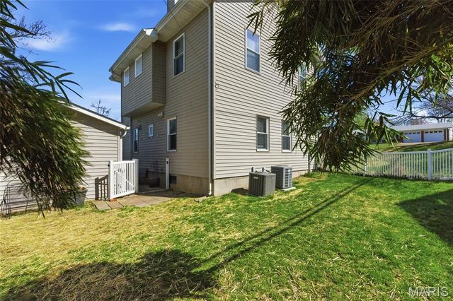 887 Dickson Street, St Louis, MO 63122