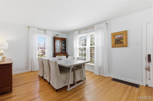 887 Dickson Street, St Louis, MO 63122