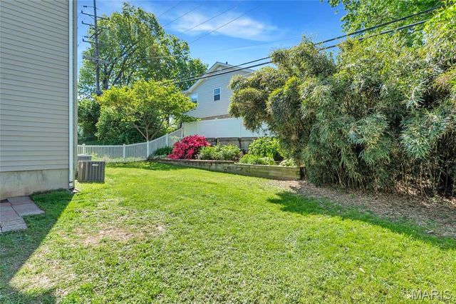 887 Dickson Street, St Louis, MO 63122