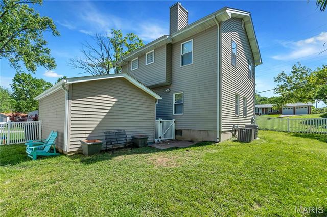 887 Dickson Street, St Louis, MO 63122