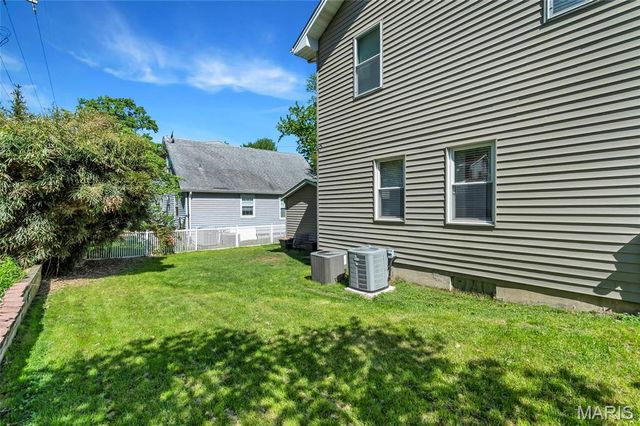 887 Dickson Street, St Louis, MO 63122