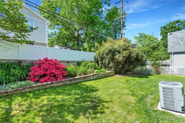 887 Dickson Street, St Louis, MO 63122