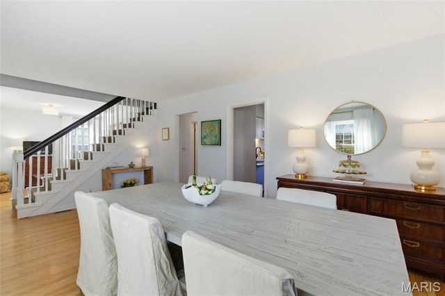 887 Dickson Street, St Louis, MO 63122