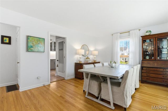 887 Dickson Street, St Louis, MO 63122