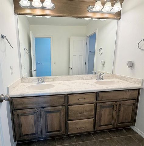 13300 SW 4th Terrace, Yukon, OK 73099