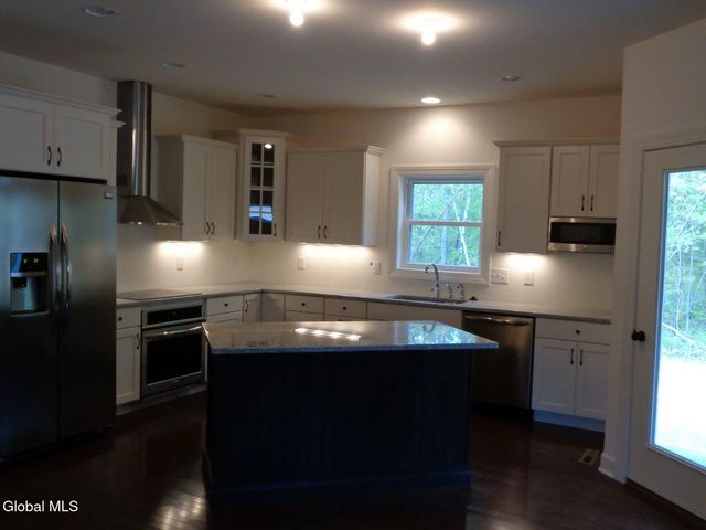 19 Jack Drive, Halfmoon, NY 12118