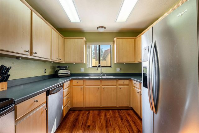 120 Willow Lake Drive, Palm Desert, CA 92260