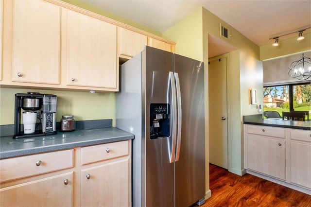 120 Willow Lake Drive, Palm Desert, CA 92260