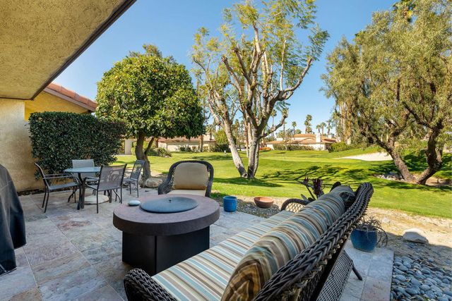 120 Willow Lake Drive, Palm Desert, CA 92260