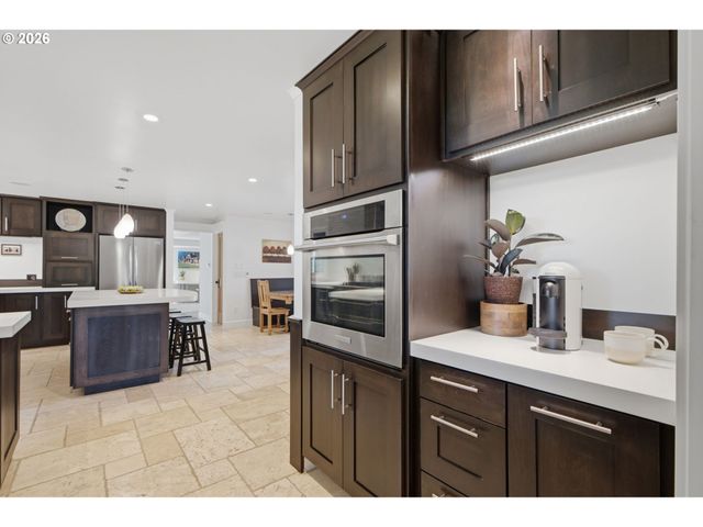 19335 SUNCREST Dr, West Linn, OR 97068
