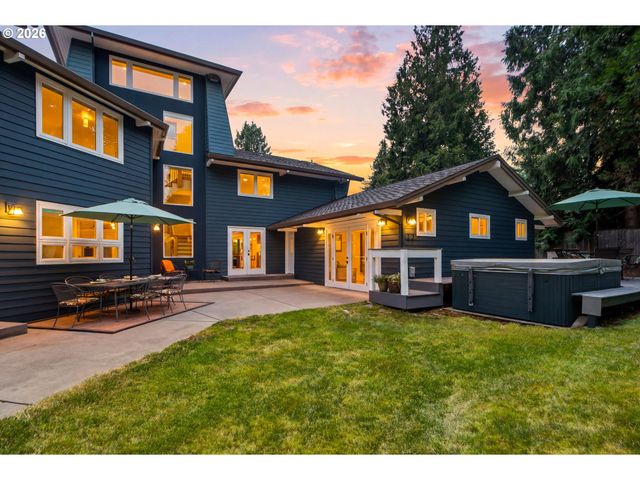 19335 SUNCREST Dr, West Linn, OR 97068