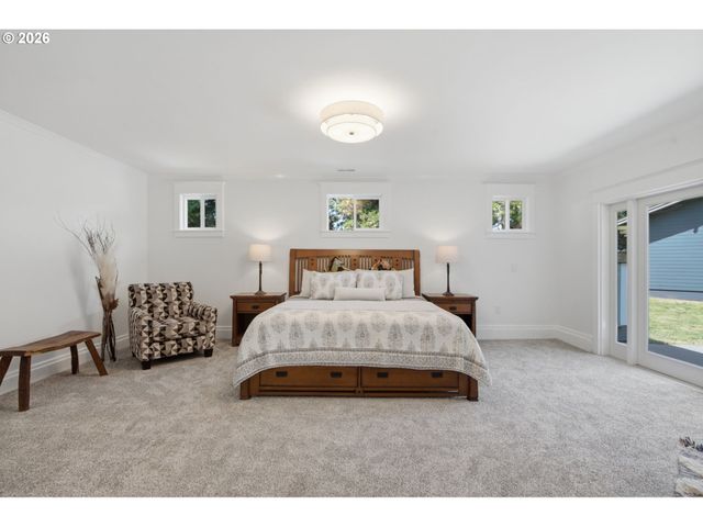 19335 SUNCREST Dr, West Linn, OR 97068