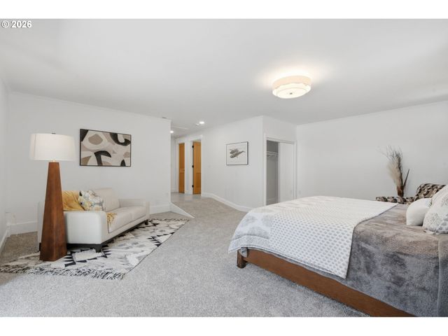 19335 SUNCREST Dr, West Linn, OR 97068