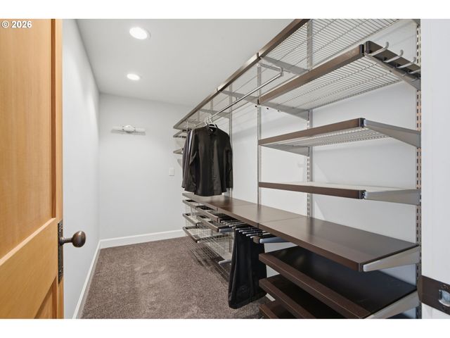 19335 SUNCREST Dr, West Linn, OR 97068