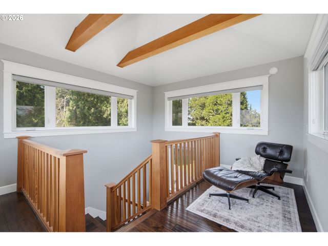 19335 SUNCREST Dr, West Linn, OR 97068