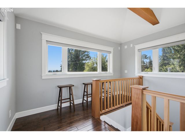 19335 SUNCREST Dr, West Linn, OR 97068