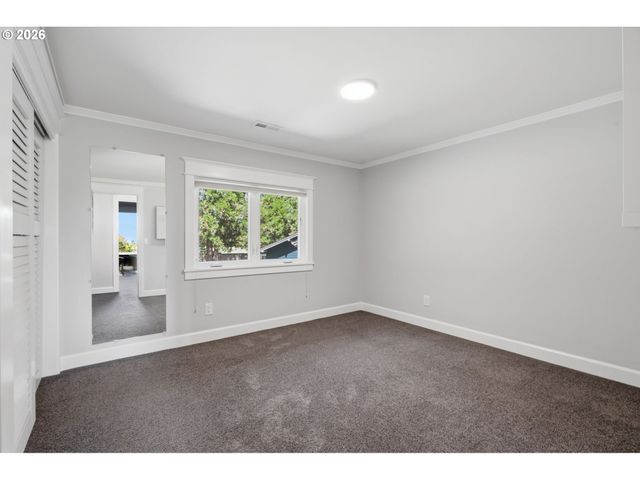 19335 SUNCREST Dr, West Linn, OR 97068