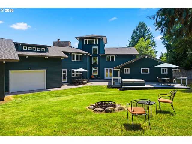 19335 SUNCREST Dr, West Linn, OR 97068