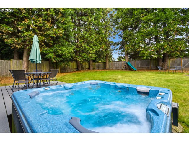 19335 SUNCREST Dr, West Linn, OR 97068