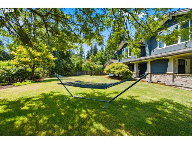 19335 SUNCREST Dr, West Linn, OR 97068