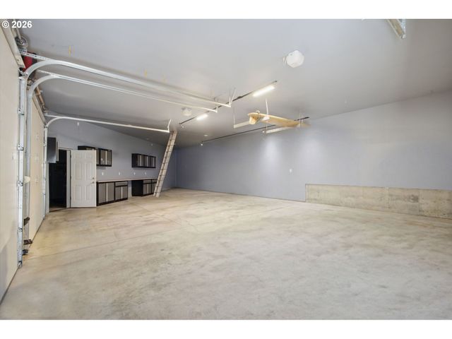 19335 SUNCREST Dr, West Linn, OR 97068
