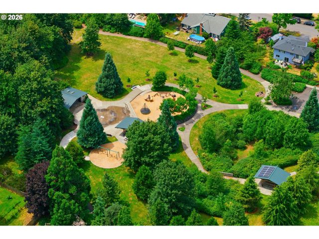 19335 SUNCREST Dr, West Linn, OR 97068