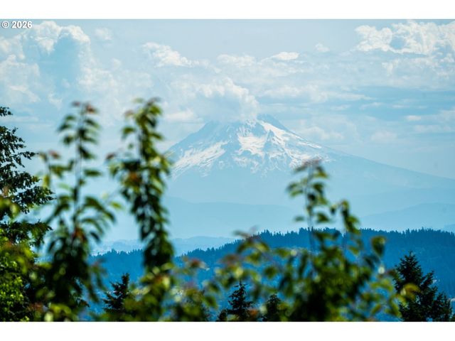 19335 SUNCREST Dr, West Linn, OR 97068
