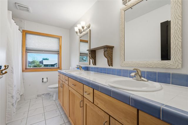 1665 25th Ave, Marion, IA 52302