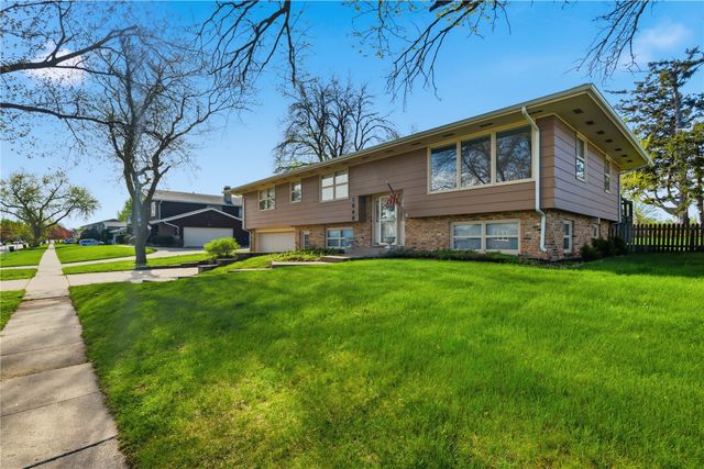 1665 25th Ave, Marion, IA 52302