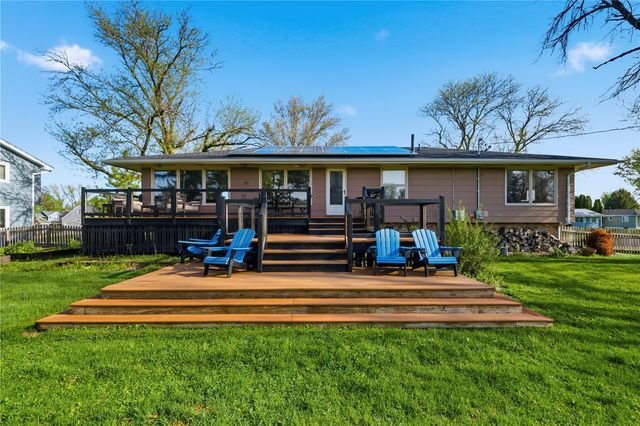 1665 25th Ave, Marion, IA 52302
