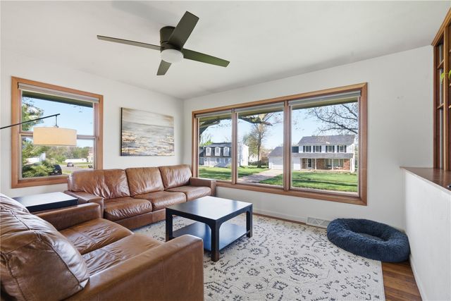 1665 25th Ave, Marion, IA 52302