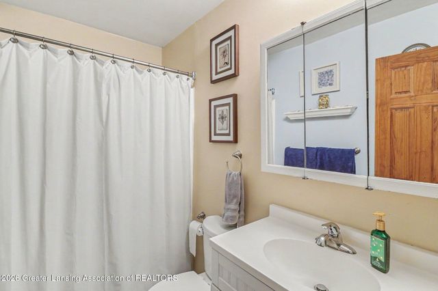139 Oakwood Street, Grand Ledge, MI 48837