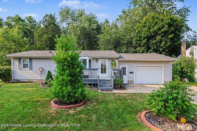 139 Oakwood Street, Grand Ledge, MI 48837
