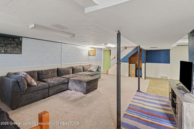 139 Oakwood Street, Grand Ledge, MI 48837