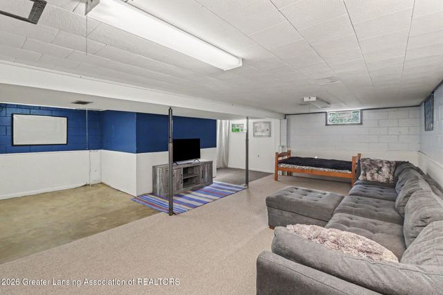 139 Oakwood Street, Grand Ledge, MI 48837