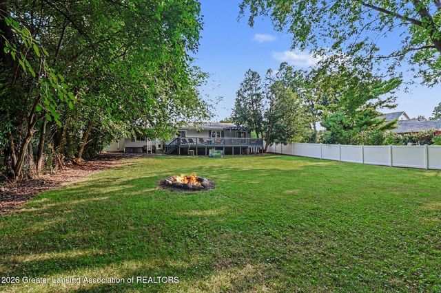 139 Oakwood Street, Grand Ledge, MI 48837
