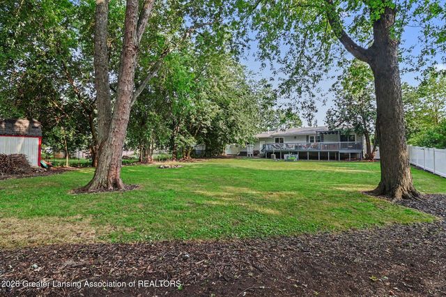139 Oakwood Street, Grand Ledge, MI 48837