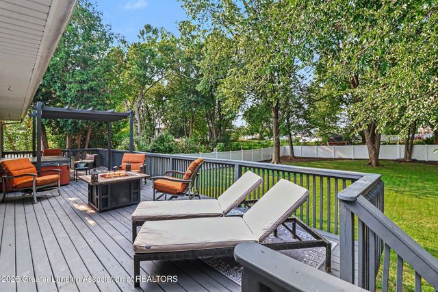 139 Oakwood Street, Grand Ledge, MI 48837