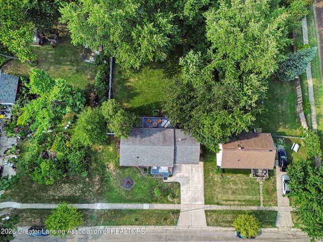 139 Oakwood Street, Grand Ledge, MI 48837