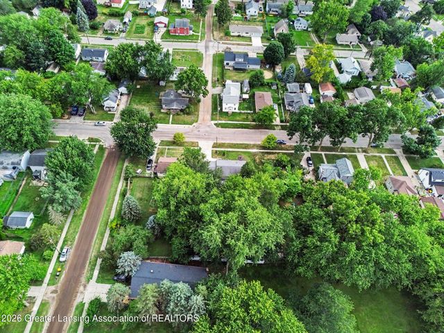 139 Oakwood Street, Grand Ledge, MI 48837
