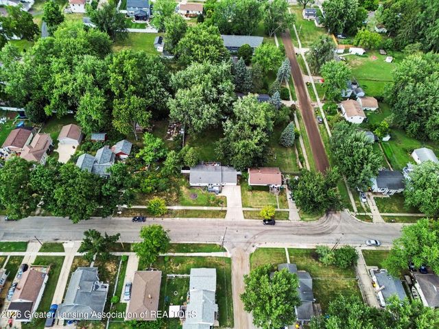 139 Oakwood Street, Grand Ledge, MI 48837