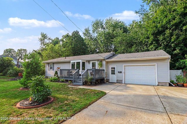 139 Oakwood Street, Grand Ledge, MI 48837