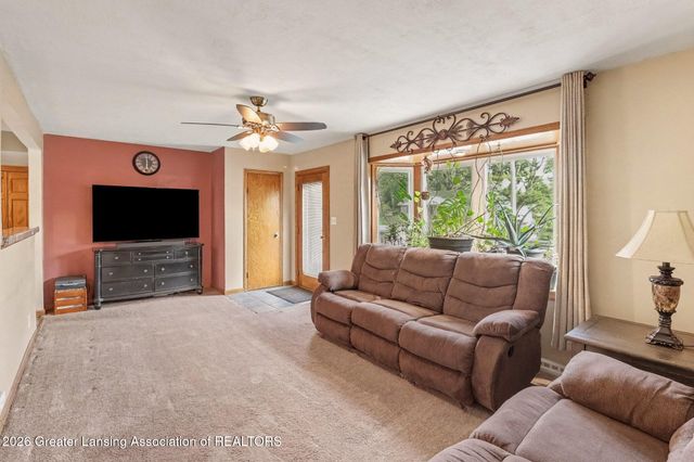 139 Oakwood Street, Grand Ledge, MI 48837