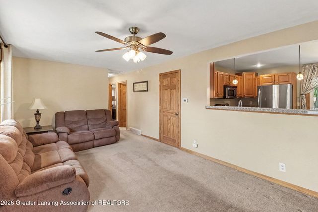 139 Oakwood Street, Grand Ledge, MI 48837