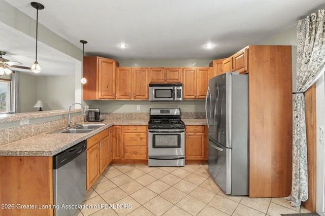 139 Oakwood Street, Grand Ledge, MI 48837