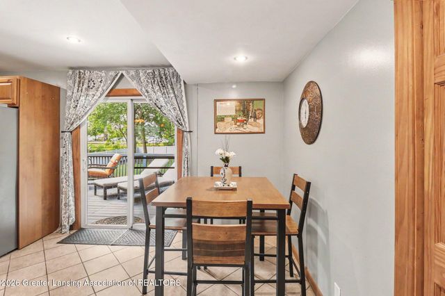 139 Oakwood Street, Grand Ledge, MI 48837