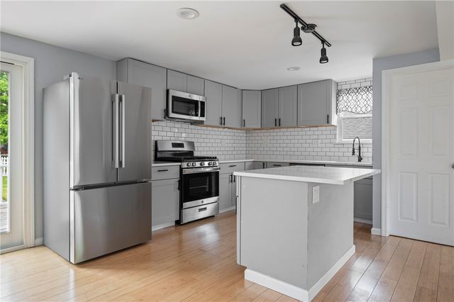 126 8th Ave, Ross Twp, PA 15229