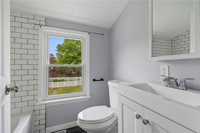 126 8th Ave, Ross Twp, PA 15229